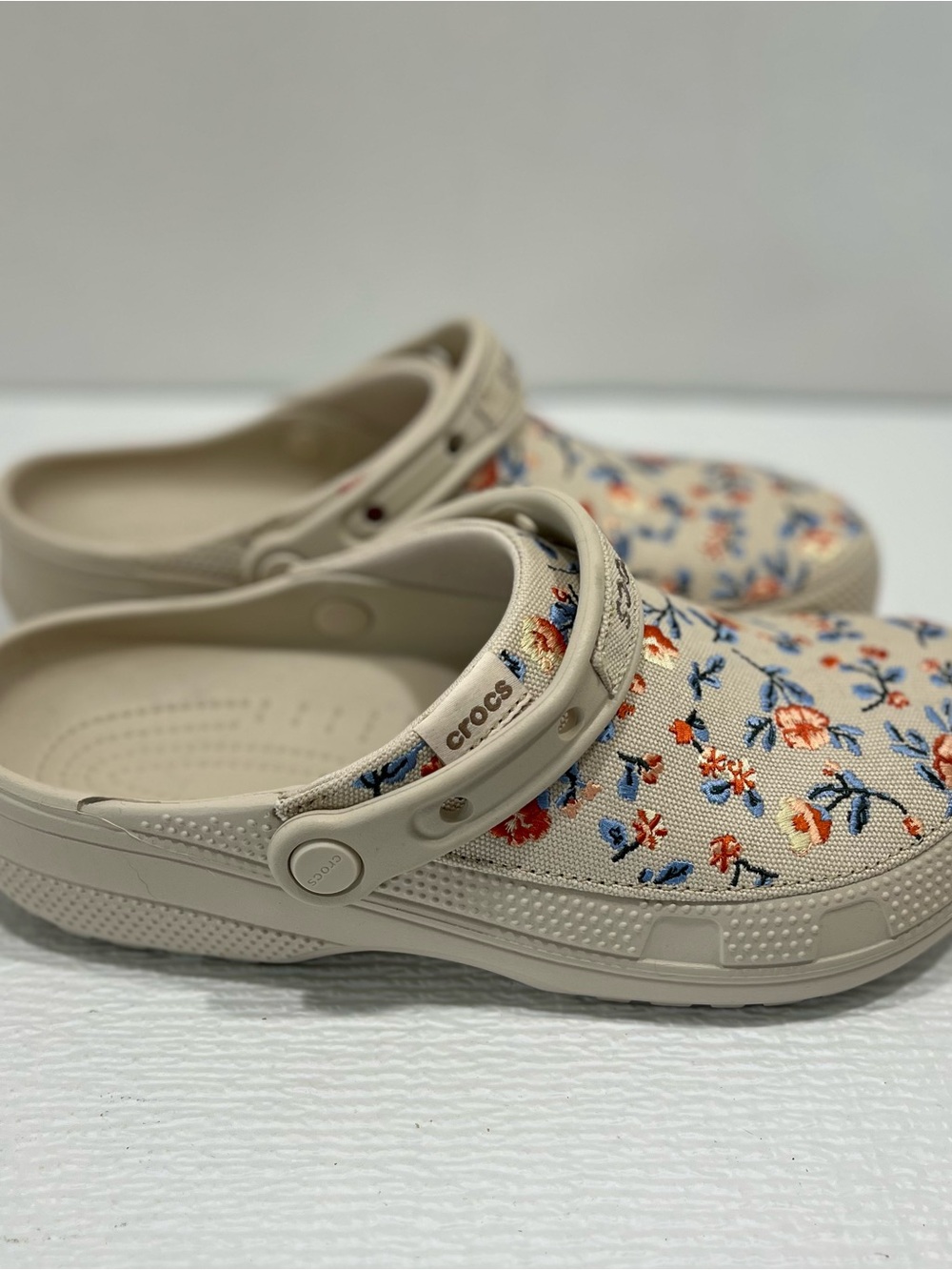 Crocs Crafted Floral Sandals Clogs Woman’s Size 11
